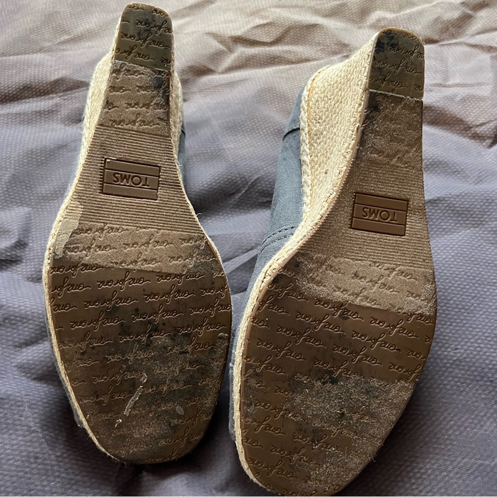 Toms Shoes - Picture 7 of 8